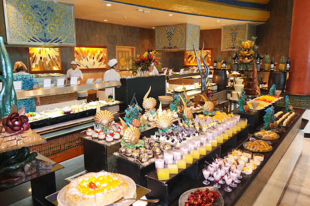 Teil des Buffets JOIA Paraiso by Iberostar