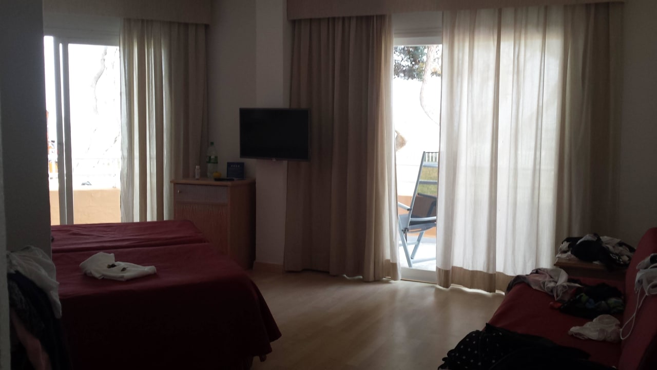 2 Balkontüren/Bett/Sofa Iberostar Waves Playa de Muro