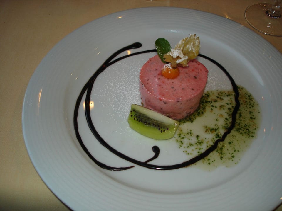 Erdbeer-Basilikumtörtchen Hotel Inntaler Hof