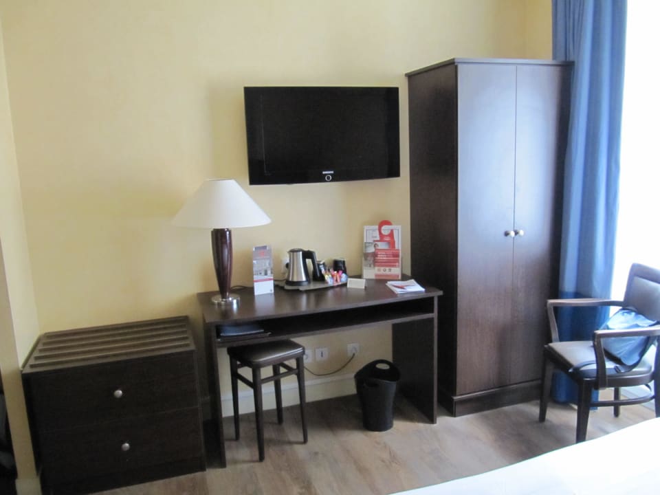 4 OG zur Strassenseite Hotel Du Louvre