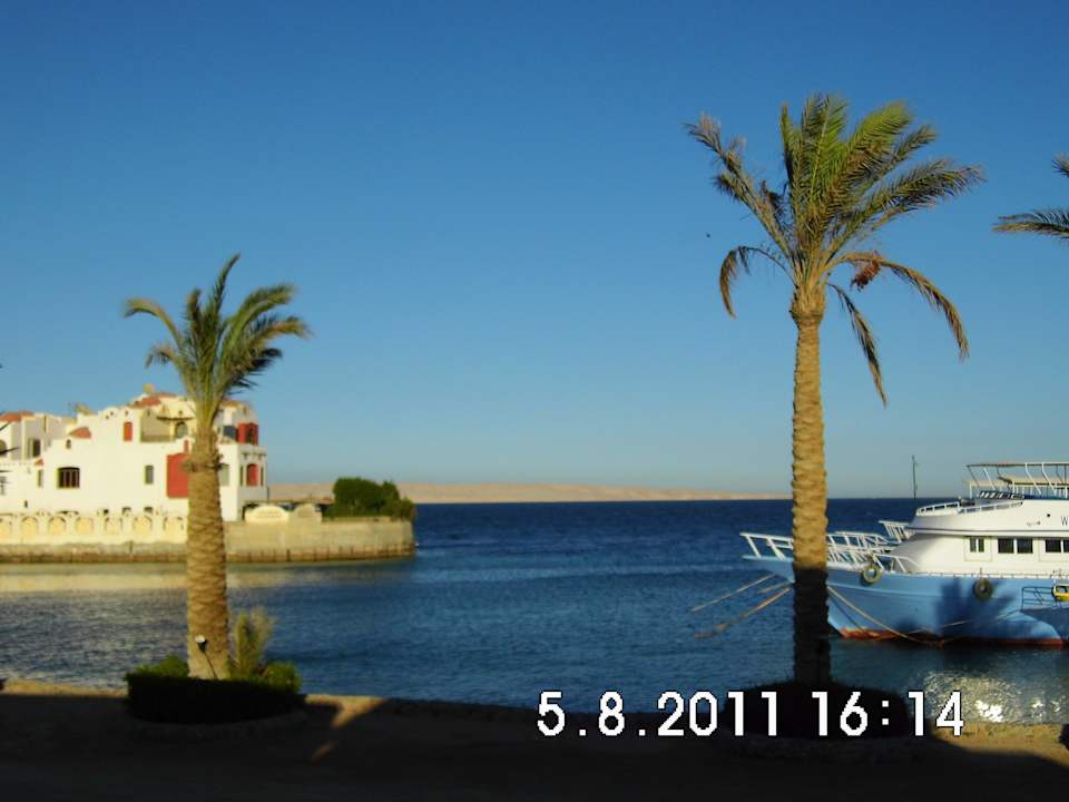 Blick vom Pool in den Hafen Arabella Azur Resort