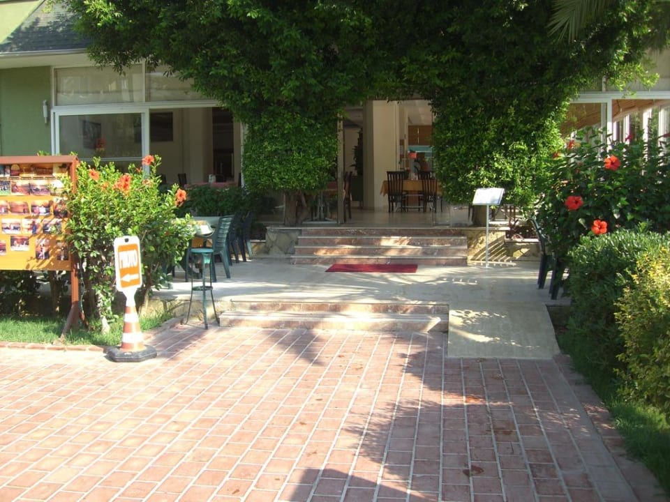 Weg zum Restaurant Hotel Gardenia Beach
