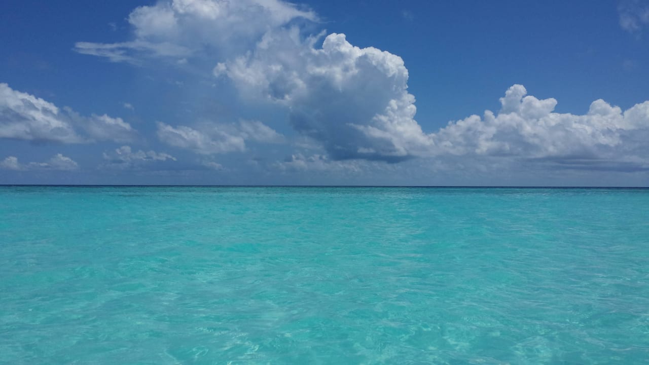 Wolkenformation am Horizont Thulhagiri Island Resort