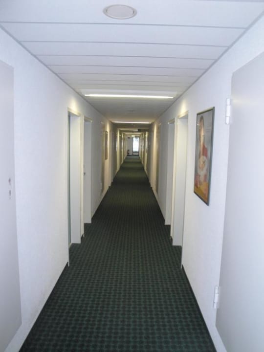 Flur im 4 OG McDreams Hotel Stuttgart-City