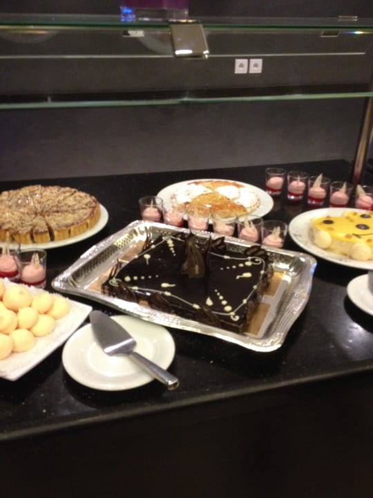 Vue partielle du buffet desserts Hotel Rawabi Marrakech & Spa