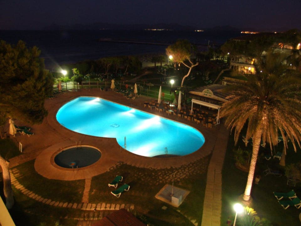 Pool bei Nacht Playa Esperanza Resort