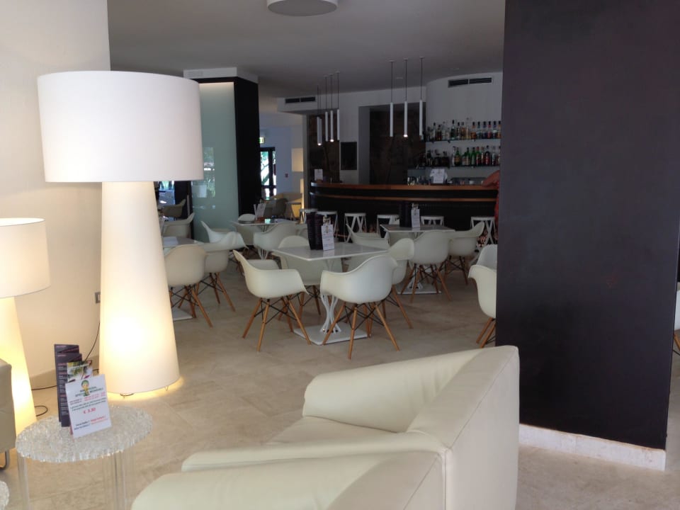 Luftige Lobby Tirreno Resort