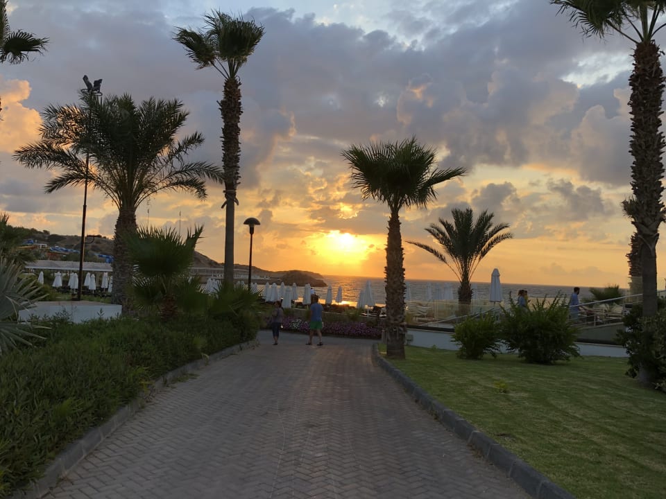 Sonnenuntergang Acapulco Beach Club & Resort