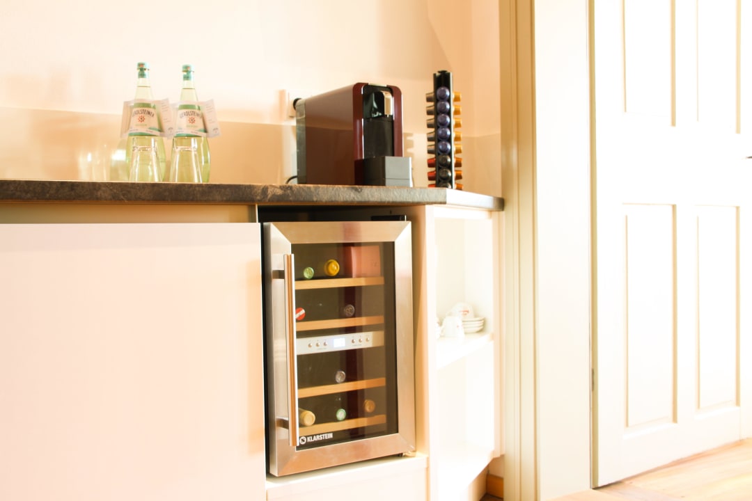 Doppelzimmer Barolo, Weinklimaschrank Hotel Hardthaus