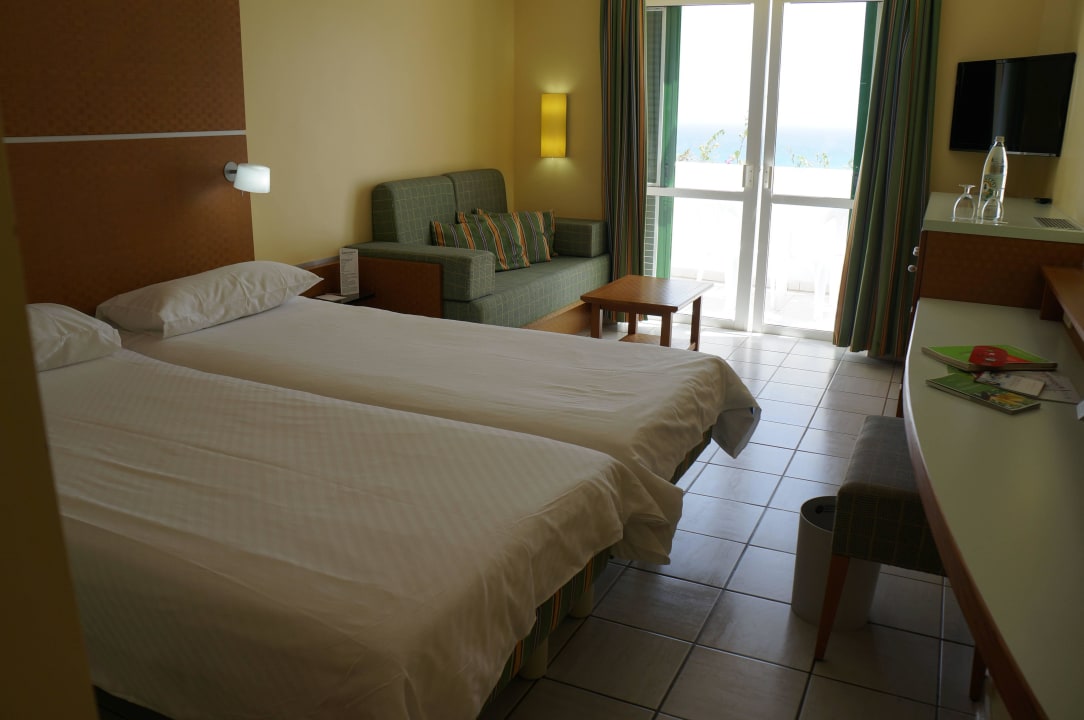 Zimmer könnten renoviert werden ROBINSON ESQUINZO PLAYA