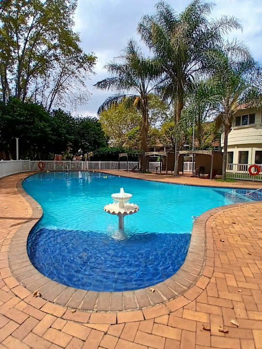 Pool Holiday Inn JOHANNESBURG SUNNYSIDE PARK by IHG
