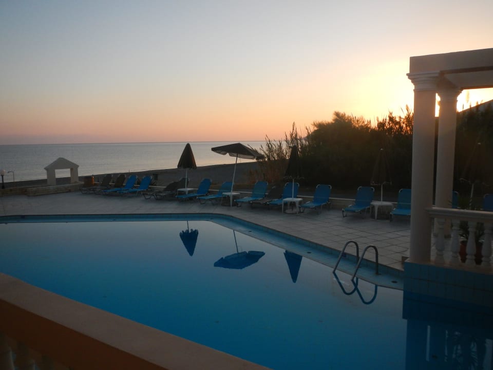 Pool Caretta Beach Hotel