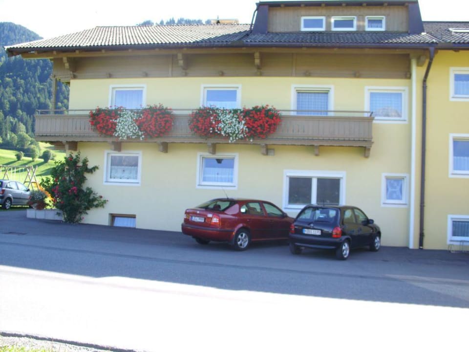 Von der Straße aus Freihof Appartements