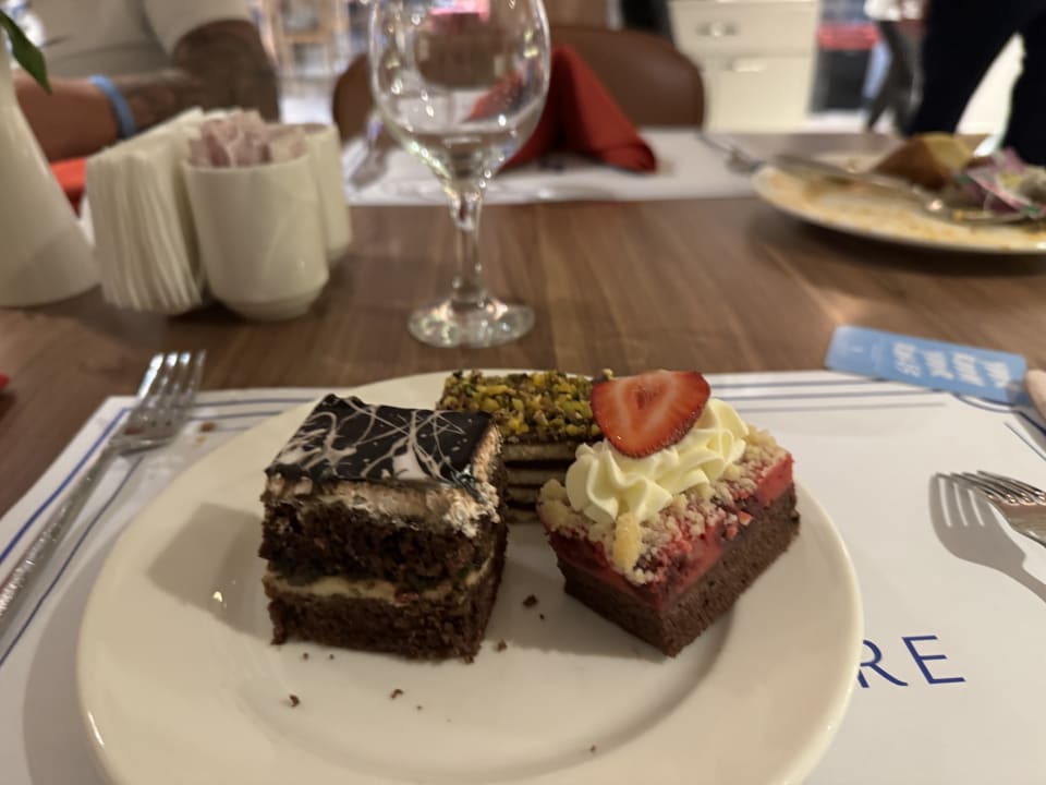 Gastro Side Square Hotel