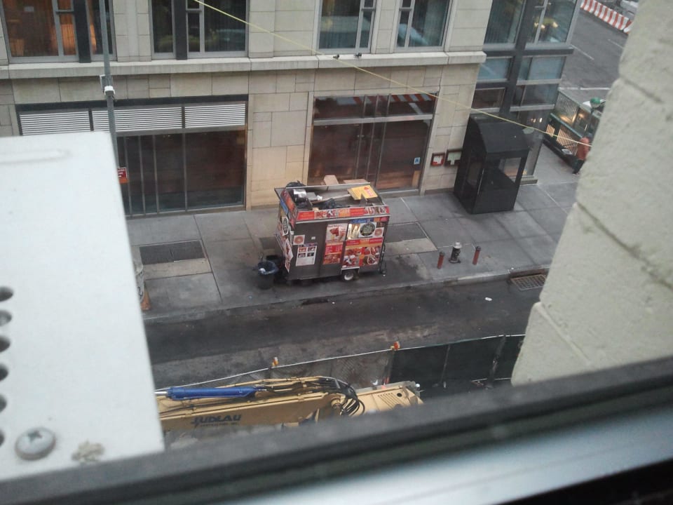 Da unten steht unser Meister mit dem Morgenkaffee Hotel Cosmopolitan