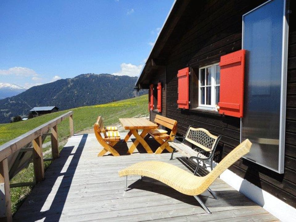 Terrasse Maiensäss Alphütte Tegia Sulai