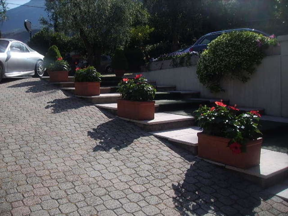 Eingang zum Hotel Diana