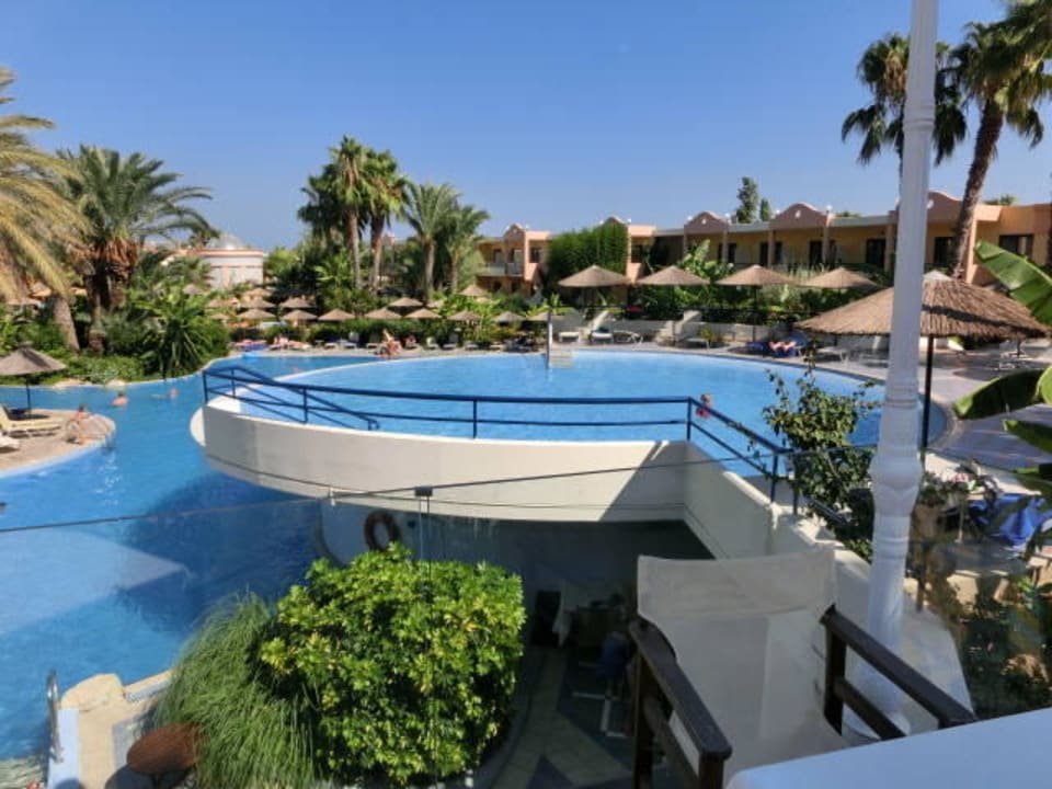 Blick vom Tisch aus... Atrium Palace Thalasso Spa Resort & Villas