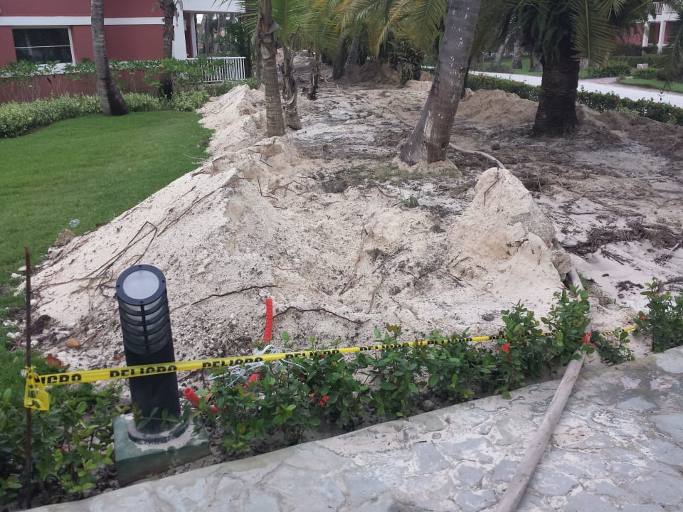 Graben für neue Leitungen Grand Palladium Select Bávaro Resort & Spa