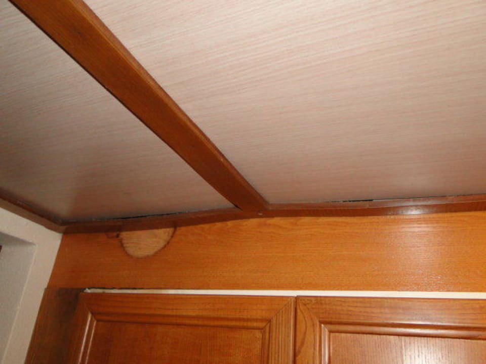 Deckenverkleidung im Zimmer, Wasserschaden? Grecotel Casa Paradiso