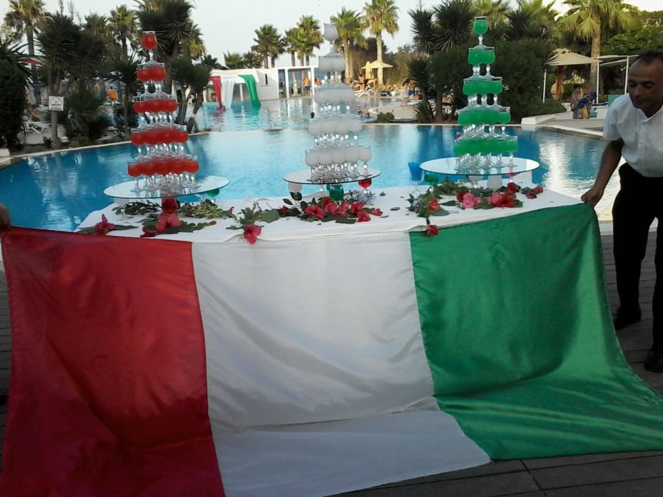 Cocktail ´s am Pool aufgebaut Hotel Thalassa Mahdia