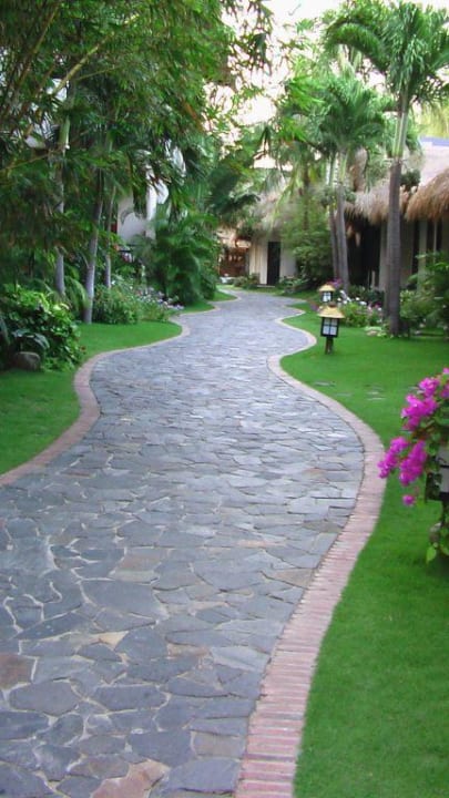 Weg zur Rezeption Bamboo Village Beach Resort & Spa
