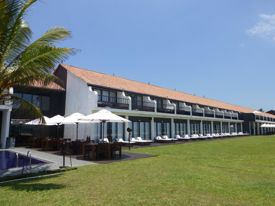 Hotel rechts EKHO Surf