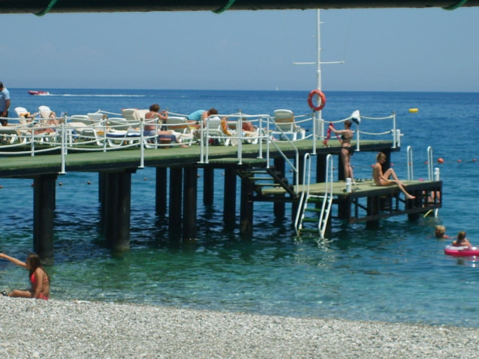 Die Badebrücke am Strand Le Jardin Resort