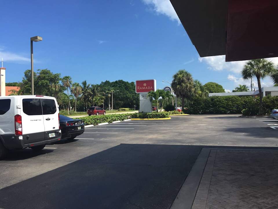 Aussen Hotel Ramada Inn of Naples