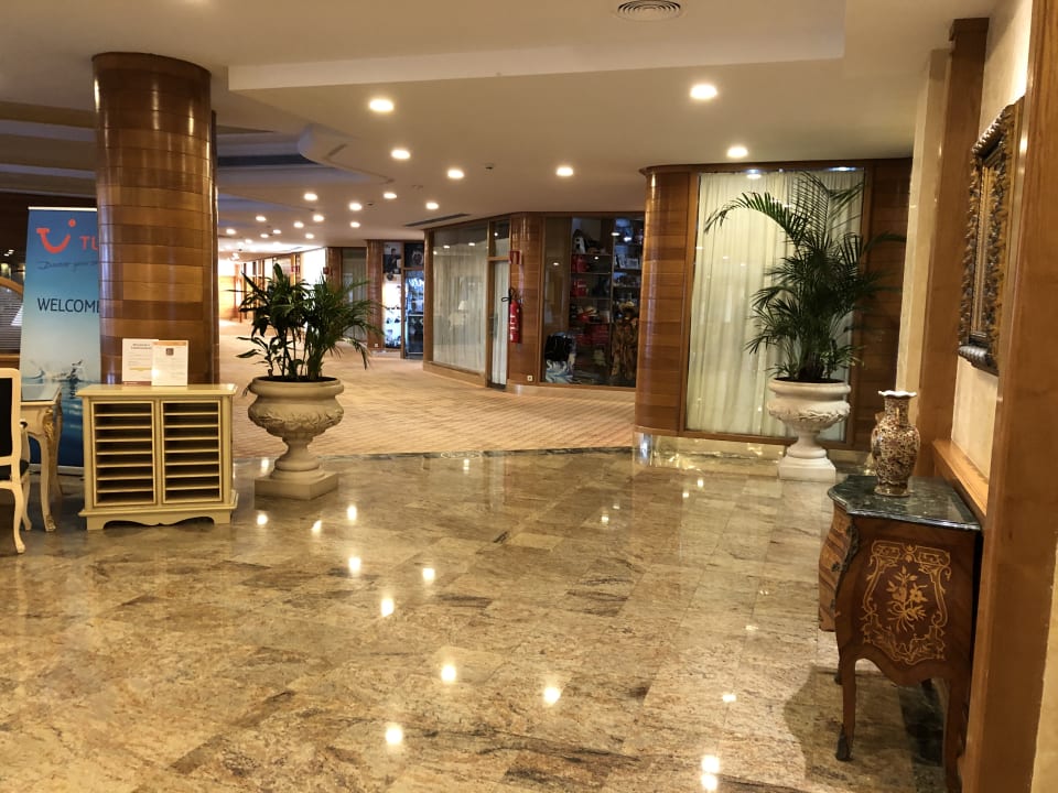 Lobby Hotel Riu Palace Tres Islas