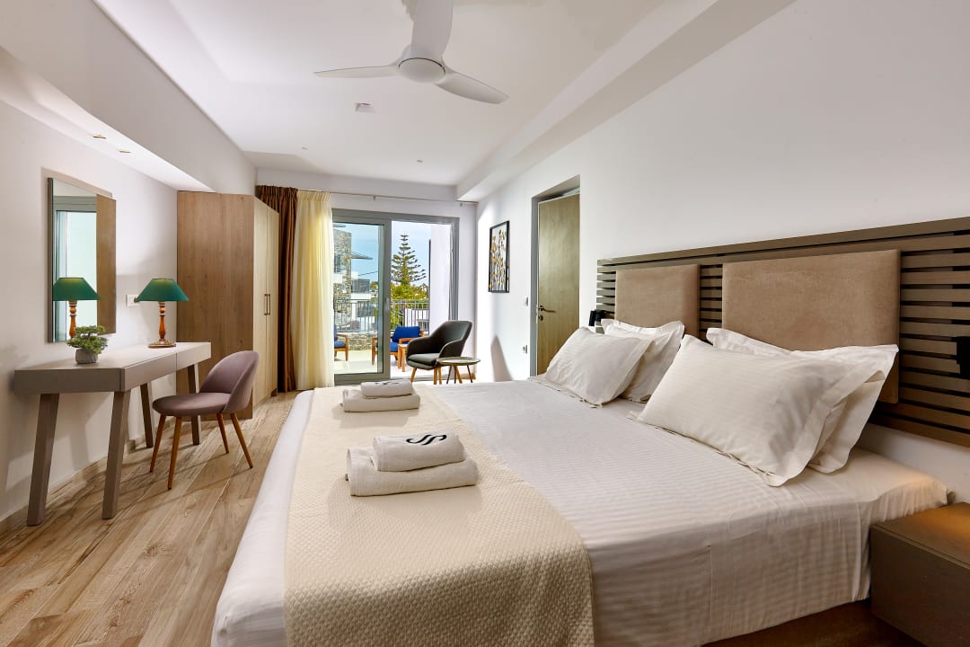 Zimmer Seascape Luxury Residences