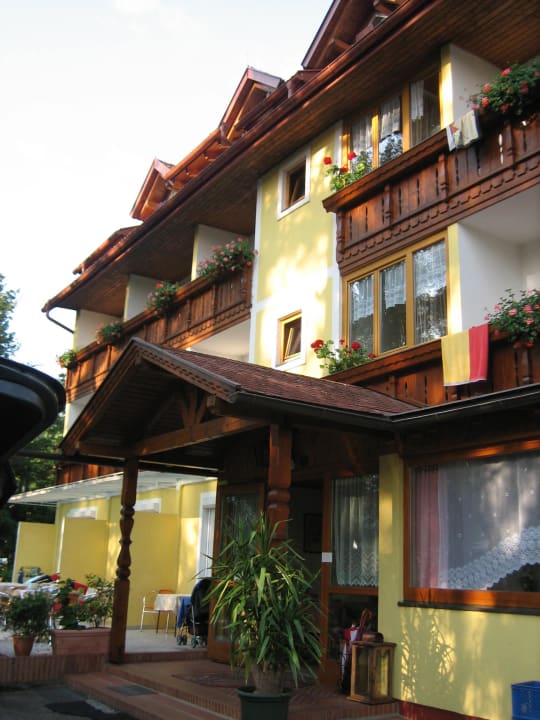 Sehr einladende Außenansicht Strandpension Waldperle