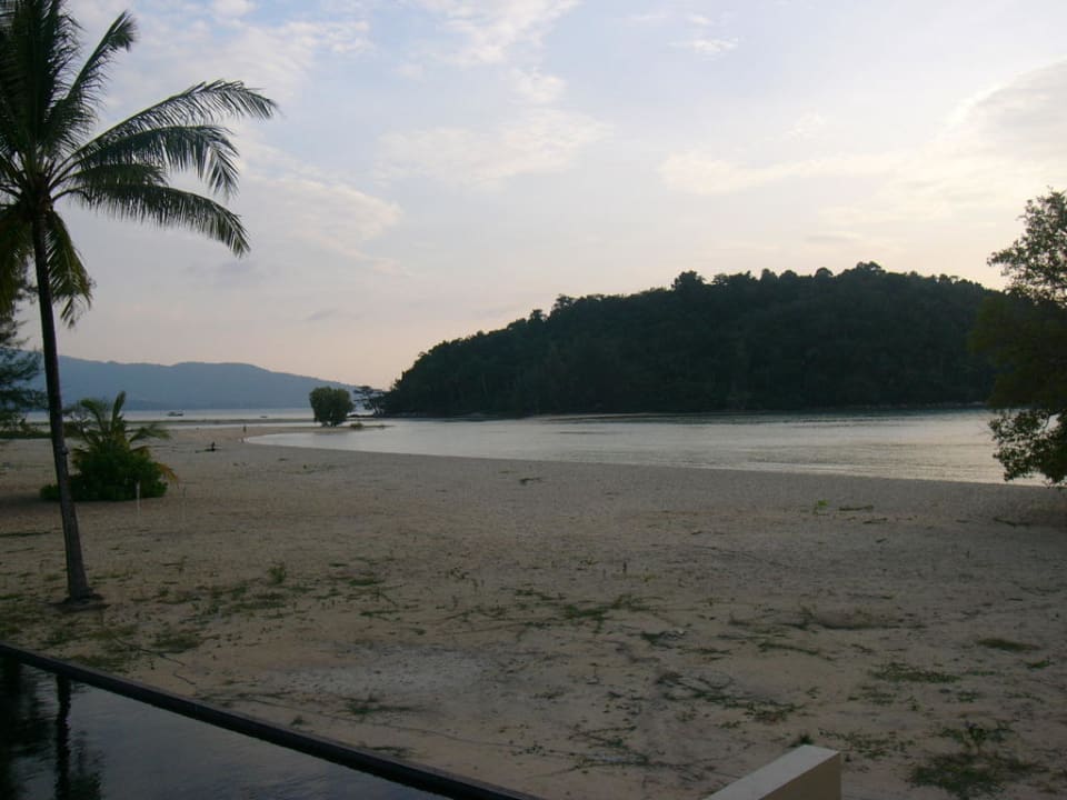 Strand vor Bundarika Resort Anantara Layan Phuket Resort