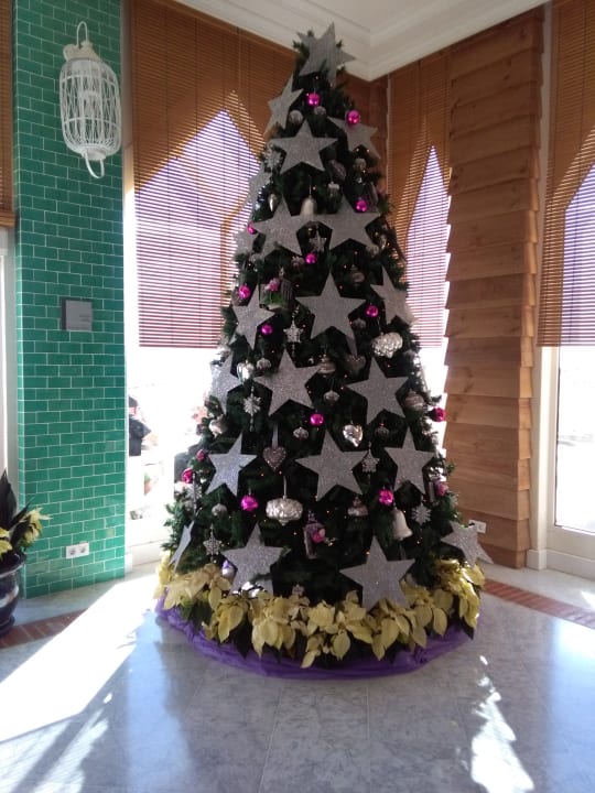 Auch der Weihnachtsbaum sah sehr gelungen aus! H10 Playa Esmeralda - Adults only