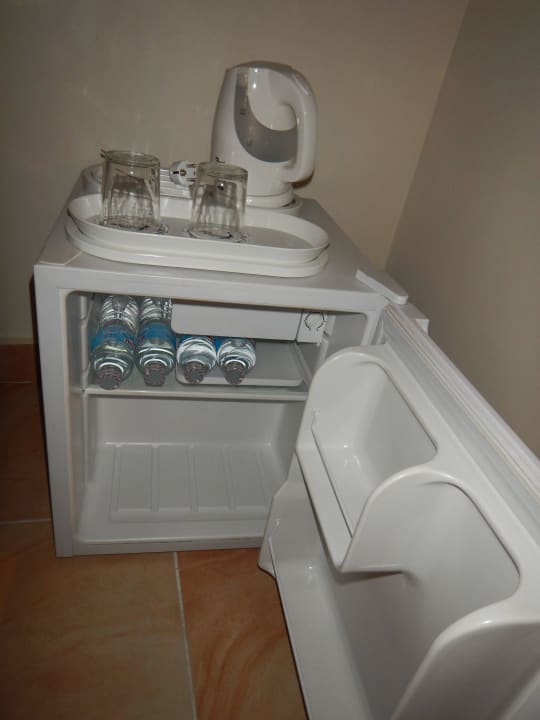 432 Kühlschrank mit Wasserkocher und Tee Pickalbatros Alf Leila Wa Leila Resort - Neverland Hurghada