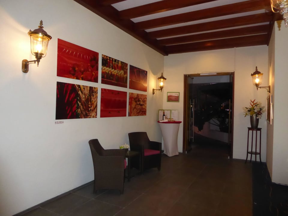 Empfangsbereich Avila Beach Hotel