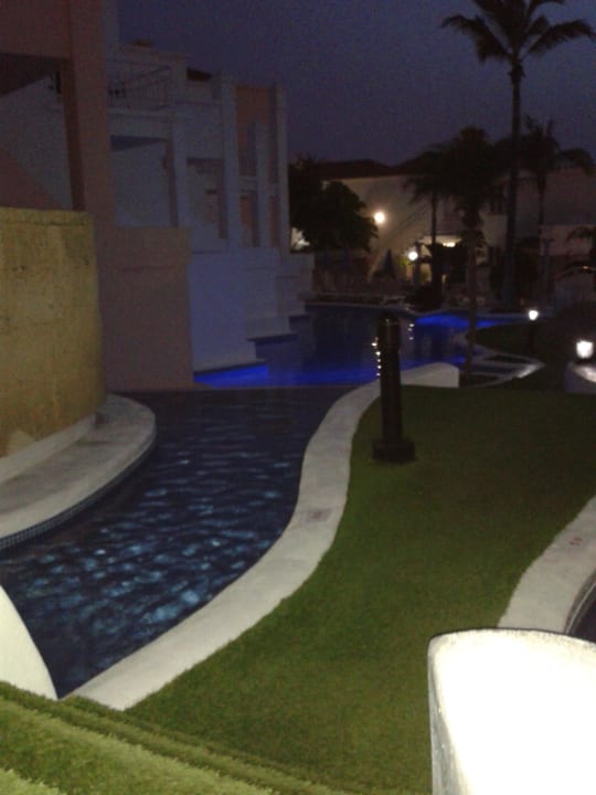 Poolanlage am Abend LABRANDA Bahía y Villas Fañabé