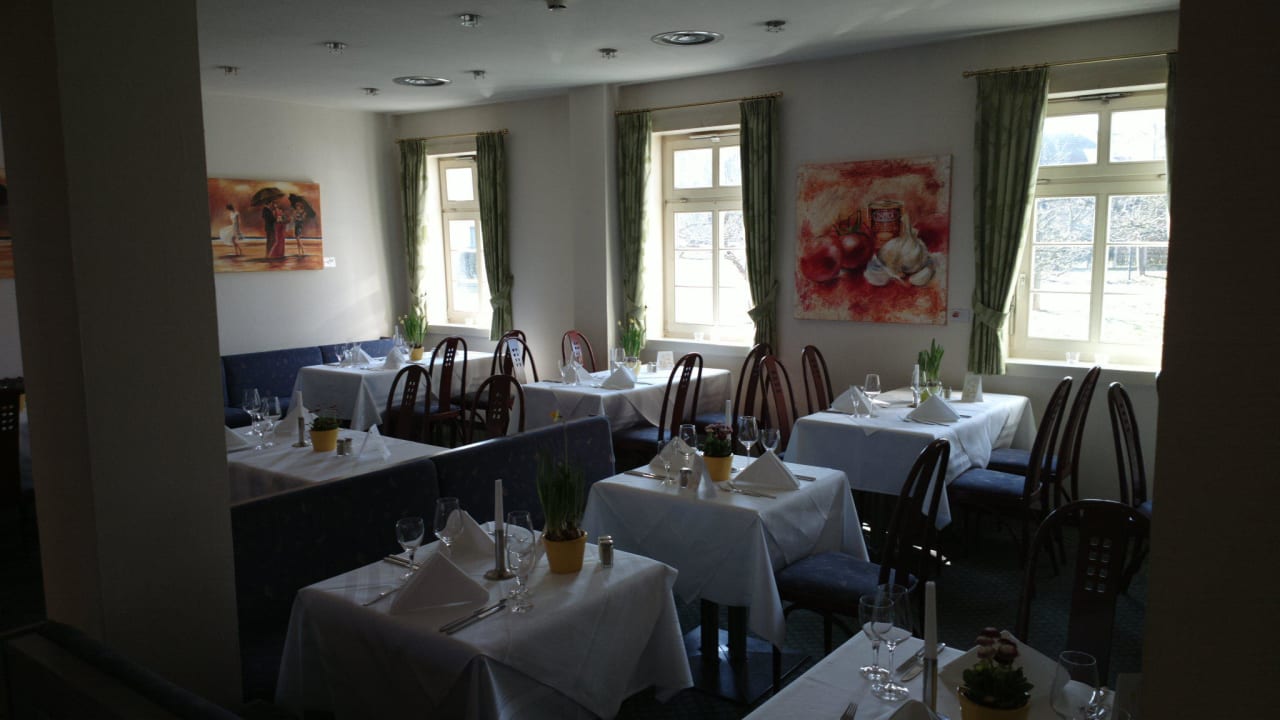Das Restaurant neben dem Café Welcome Hotel Bad Arolsen