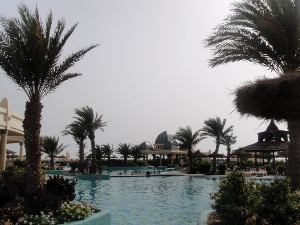 Pool am Abend Hotel Riu Karamboa