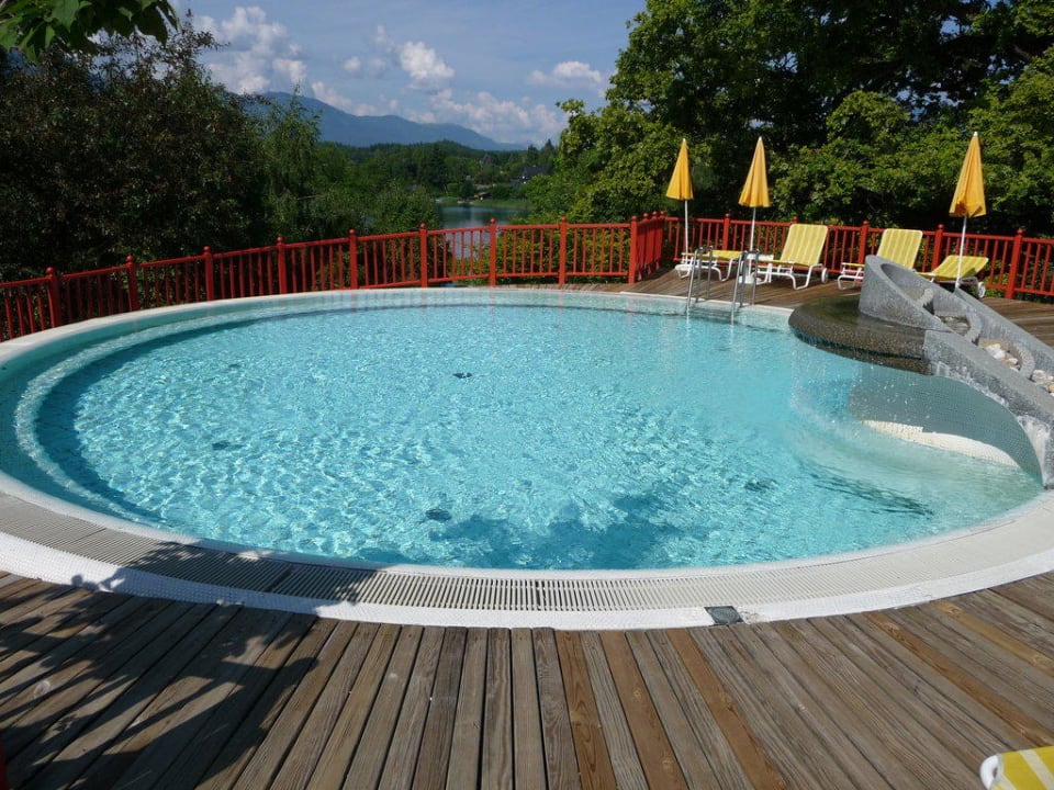 Riesen-Whirlpool im Karnerhof Außenbereich Hotel Karnerhof