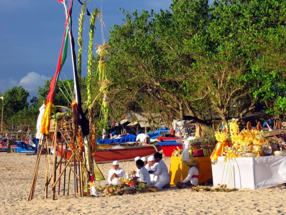 Zeremonie am Jimbaran Beach InterContinental Bali Resort