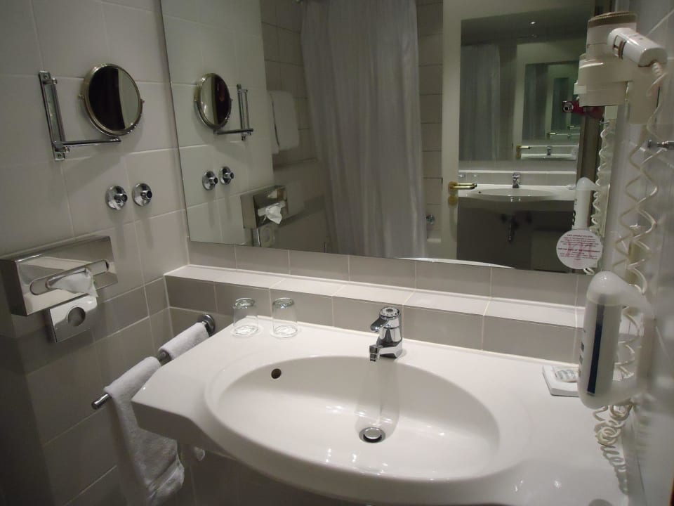 Badezimmer Leonardo Hotel Hamburg Airport