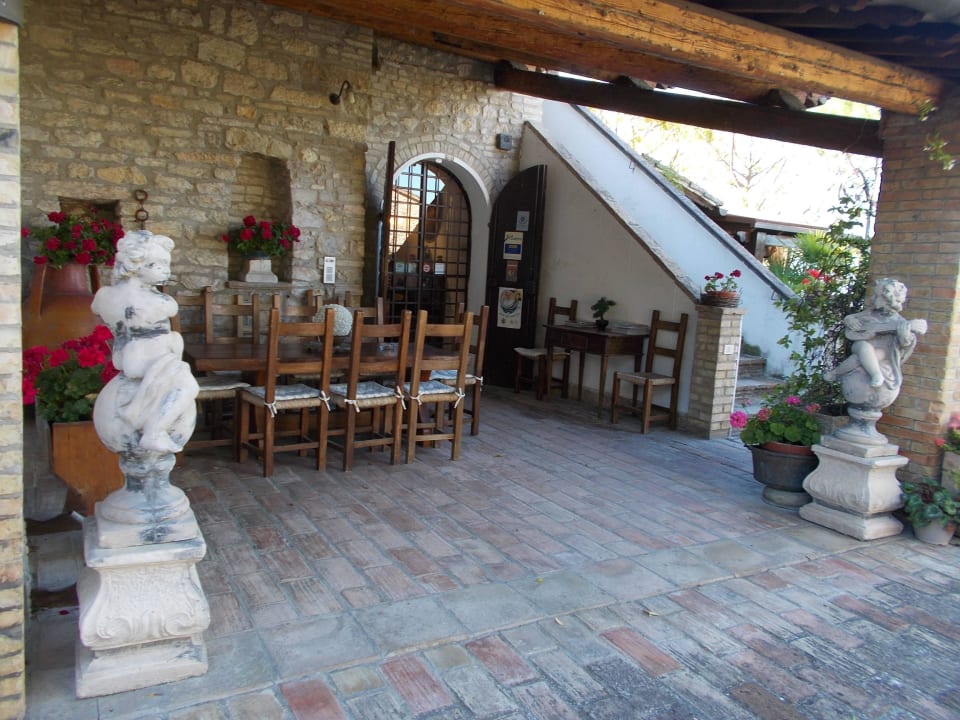 Eine von vielen Sitzmöglichkeiten Hotel Country House Tre Esse