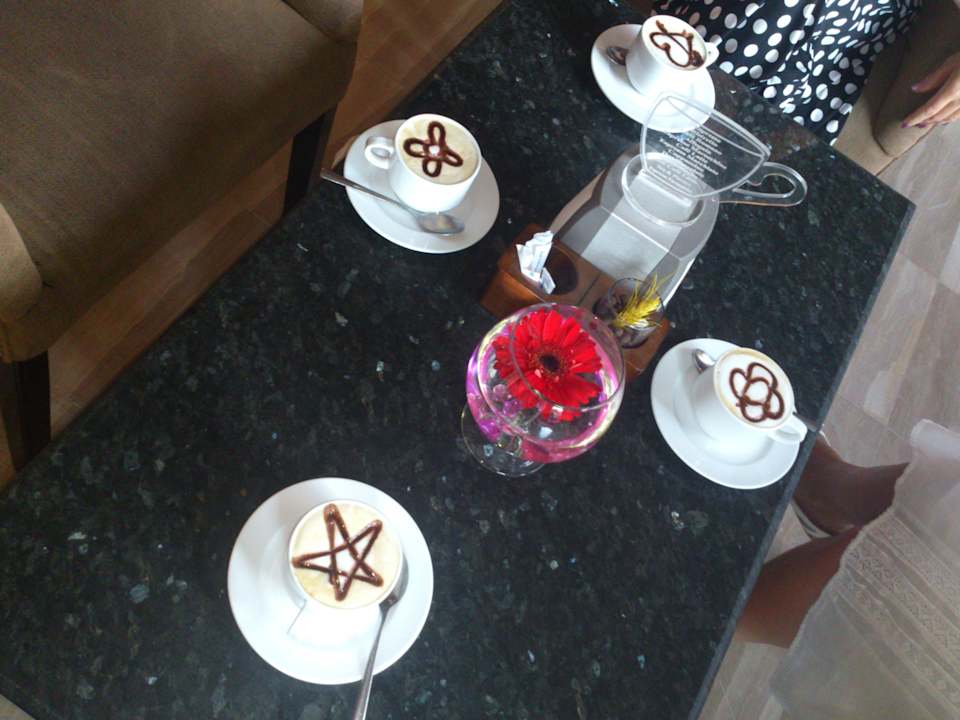Вкуснейшее каппучино Pickalbatros Alf Leila Wa Leila Resort - Neverland Hurghada