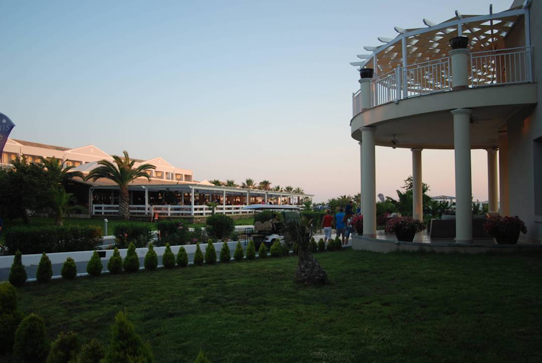 Teren hotelu Sandy Beach Resort