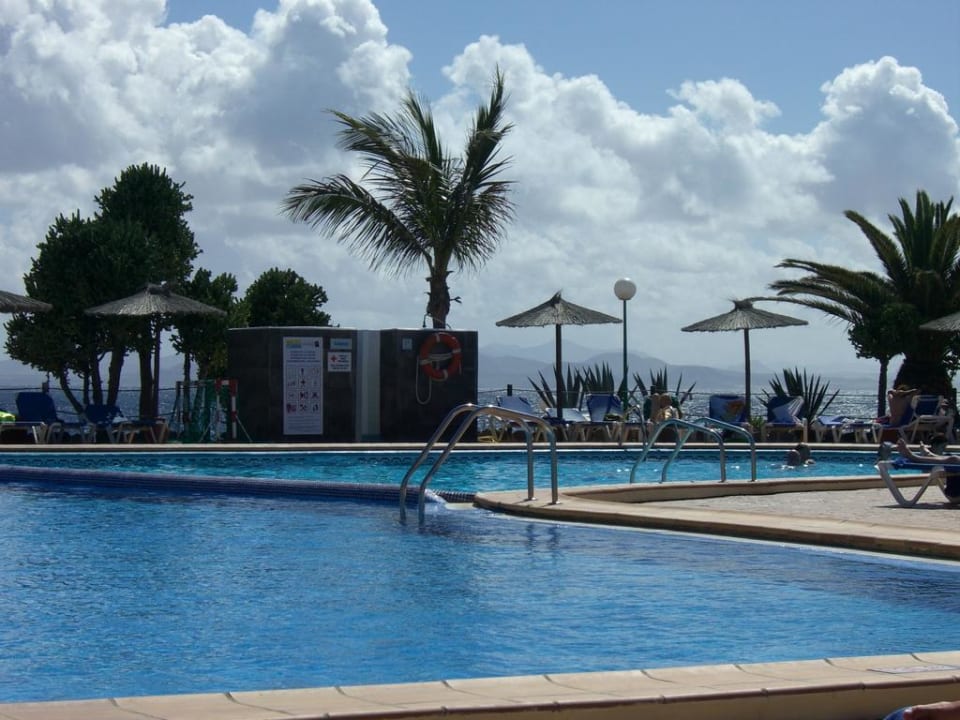 Pool SBH Hotel Royal Monica