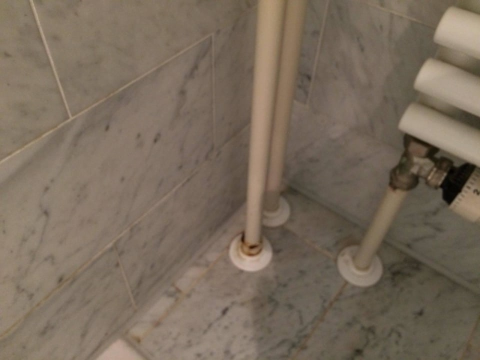 Rohre verostet und schmutzig Leonardo Royal Hotel Den Haag Promenade