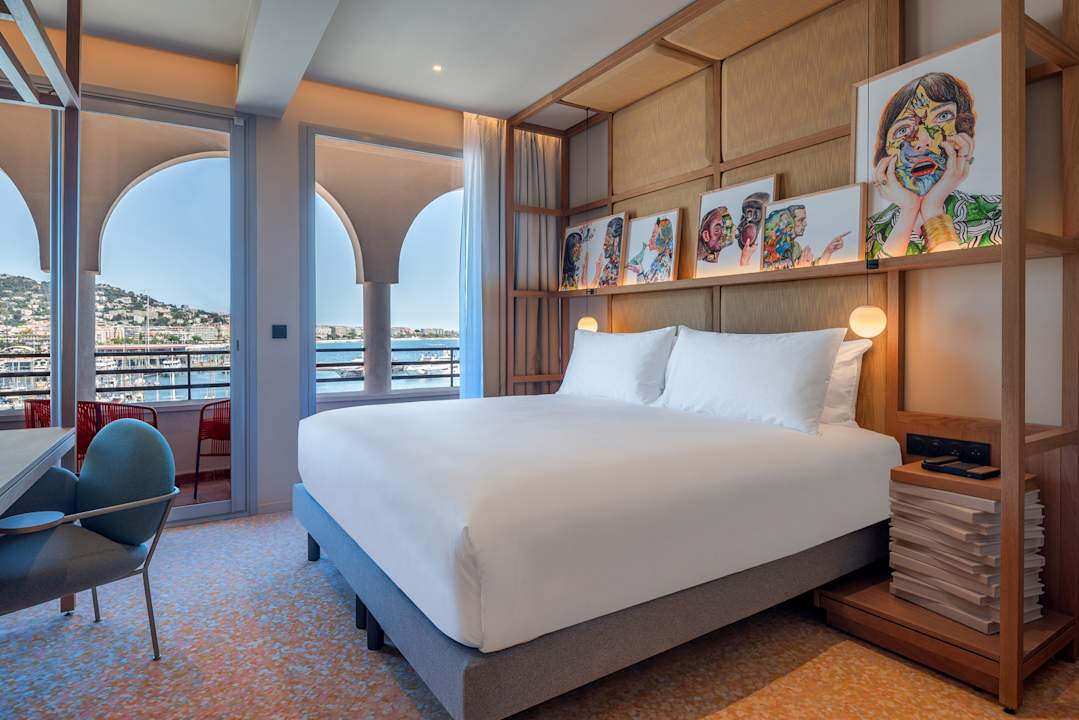 Zimmer Canopy by Hilton Cannes