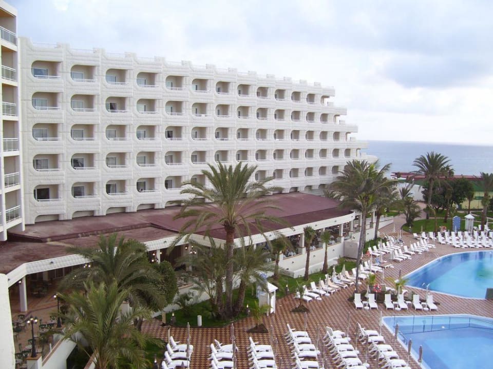 Blick auf den linken Hotelflügel Hotel Riu Palace Tres Islas