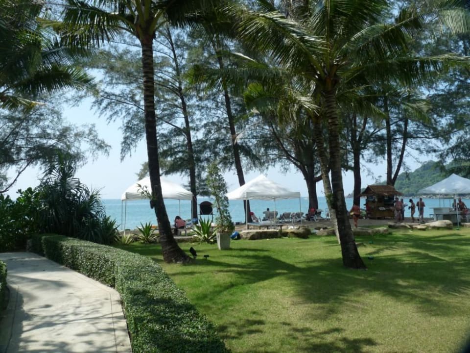 Auf dem Weg zum Strand The Briza Beach Resort Khaolak